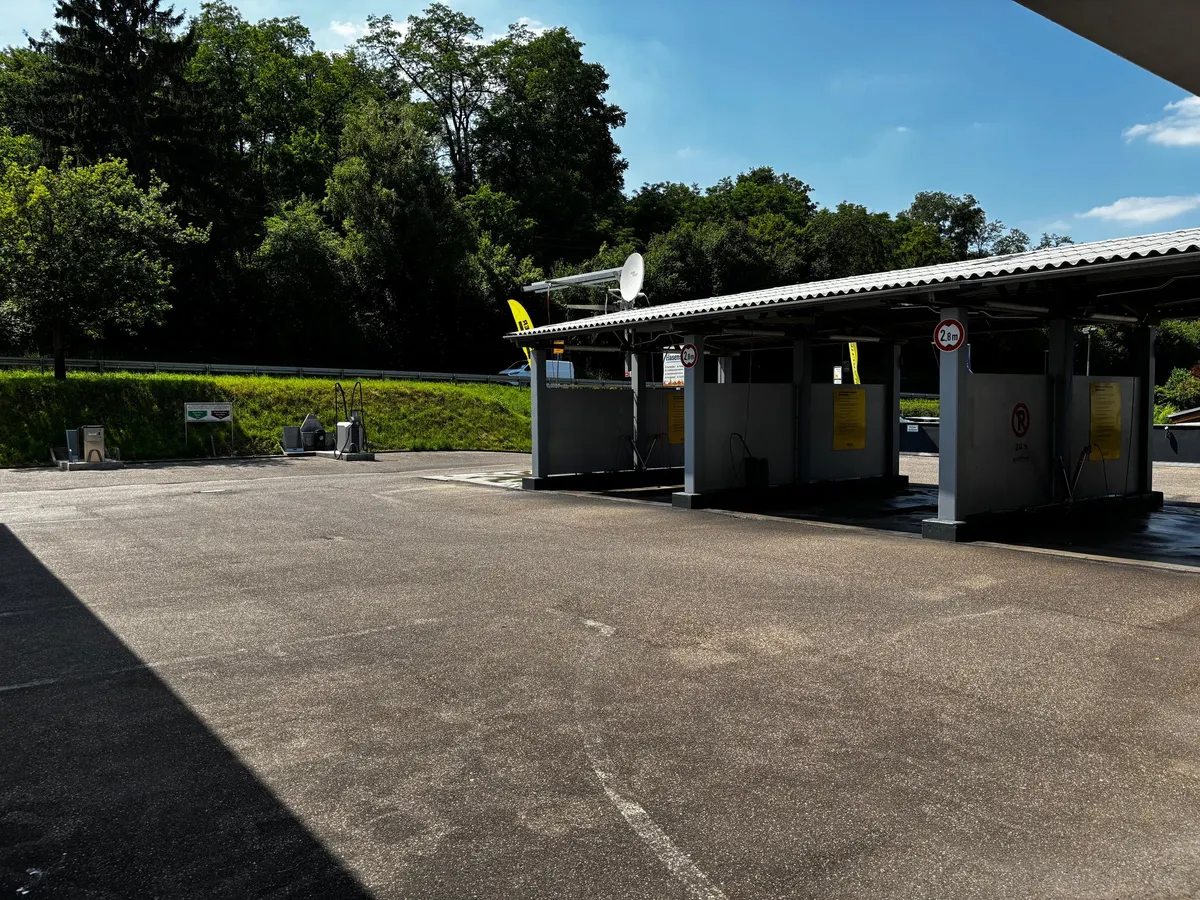 Überdachte SB-Waschboxen in Kämpfelbach