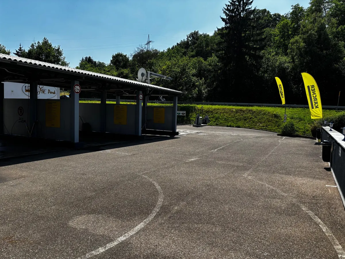 Hoffläche des Waschparks Kämpfelbach